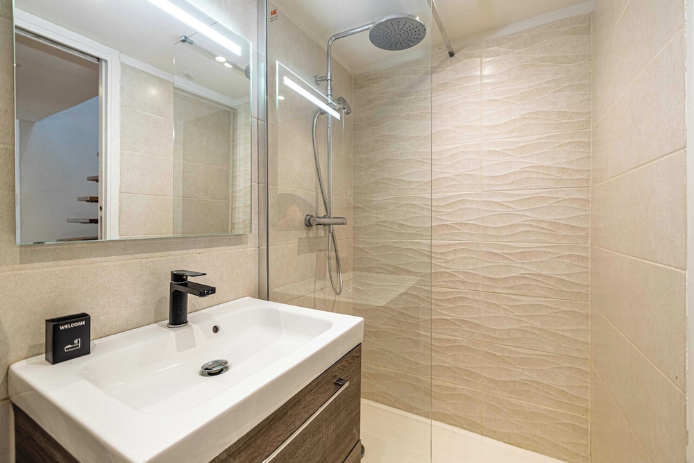 Modern Mezzanine Apt 2br/4p - Place Garibaldi