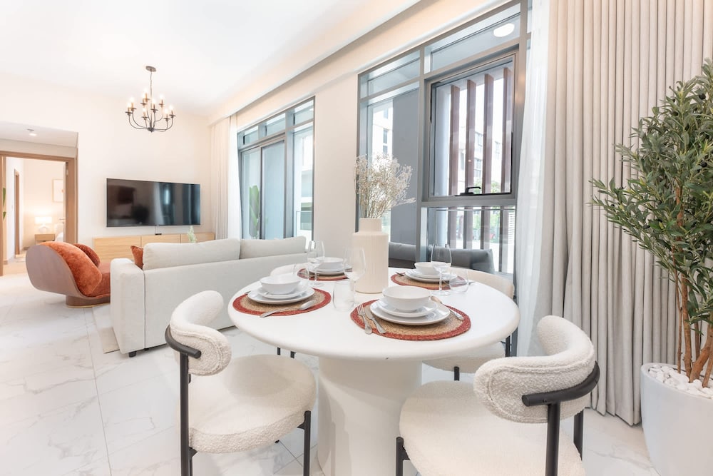 Contemporary 2BR in Azizi Greenfield - Meydan