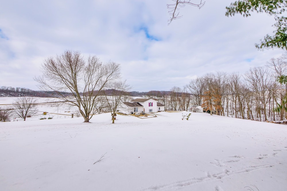 Secluded Ohio Amish Country Getaway w/ Fire Pit