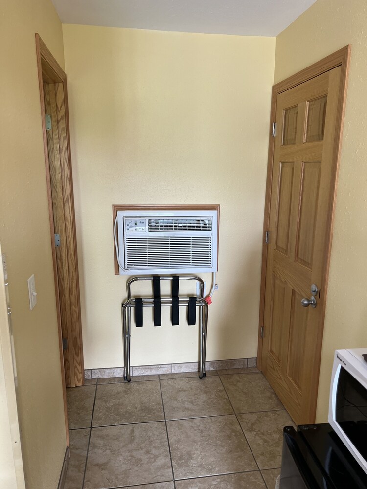 All Star Inn & Suites