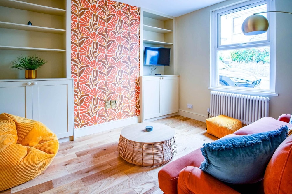 Woodville Road - 2 Bedroom House - Mumbles