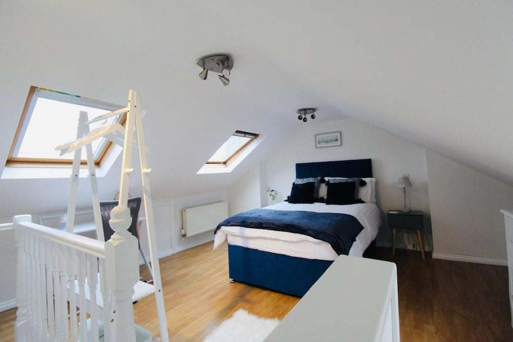 Remarkable 3-bed House in Bath view 3