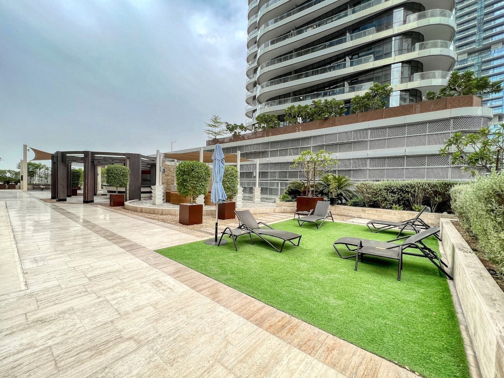 Amazing 1 BR Apartment Damac Mall Street