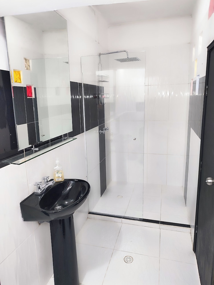 $ PROMO $ 11 Bedrooms with bathrooms Aprtmnt + 2 Jacuzzis and a rooftop pool. @Poblado