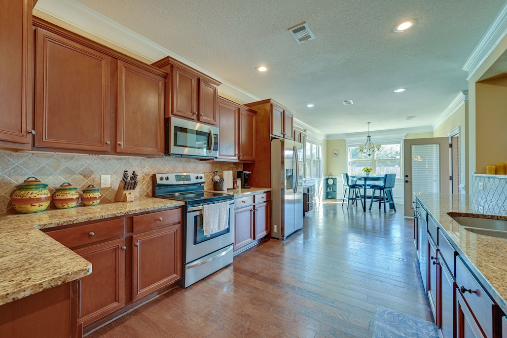 Spacious Kathleen Vacation Rental w/ Fireplace