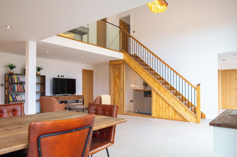 Beautiful Barn Conversion-Escape for 12
