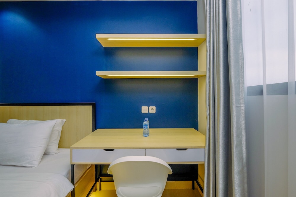 Comfy and Minimalist Studio with City View at Evenciio Margonda Apartment