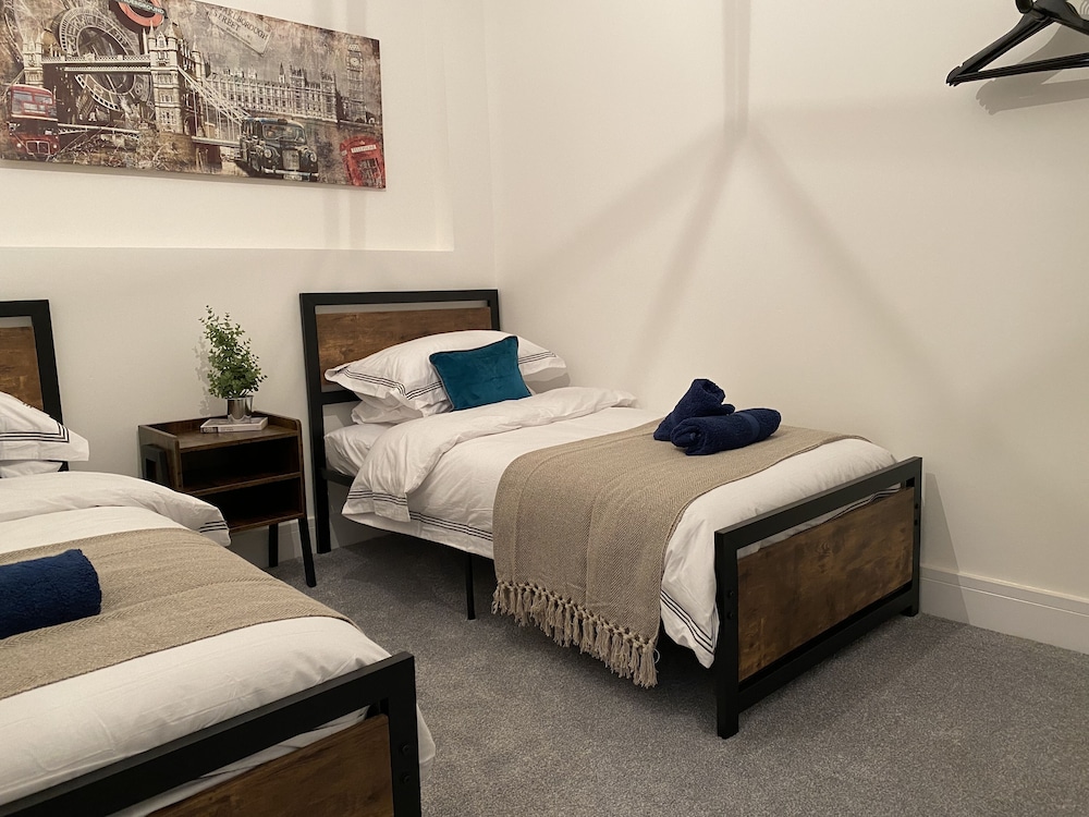 Stylish 3beds Nystyle Apt - Parking, Self Check-in view 4