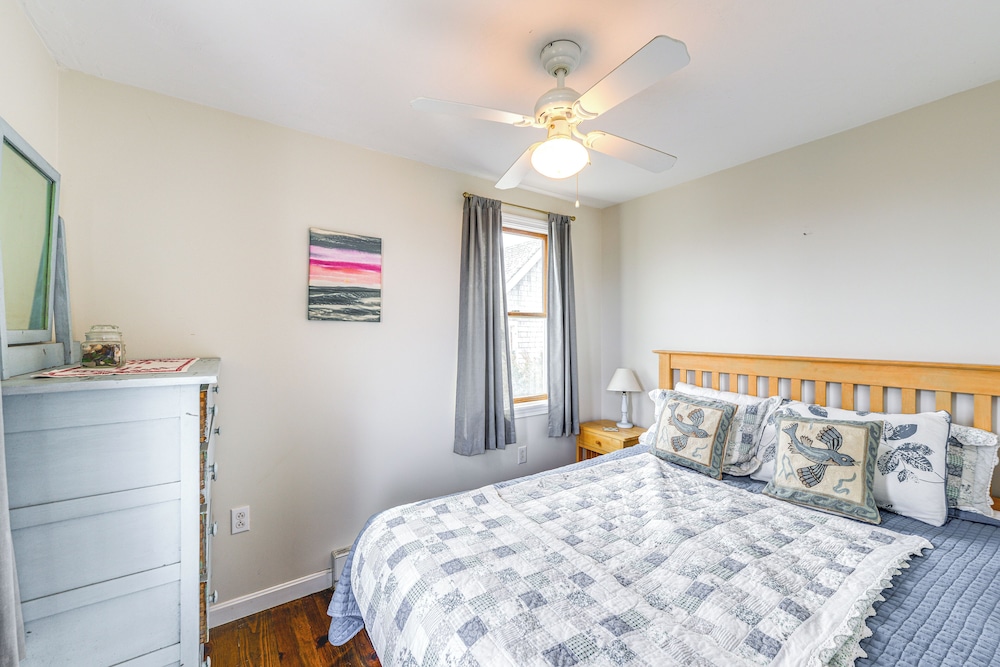 Marshfield Home w/ 4 Decks & Private Beach Access!