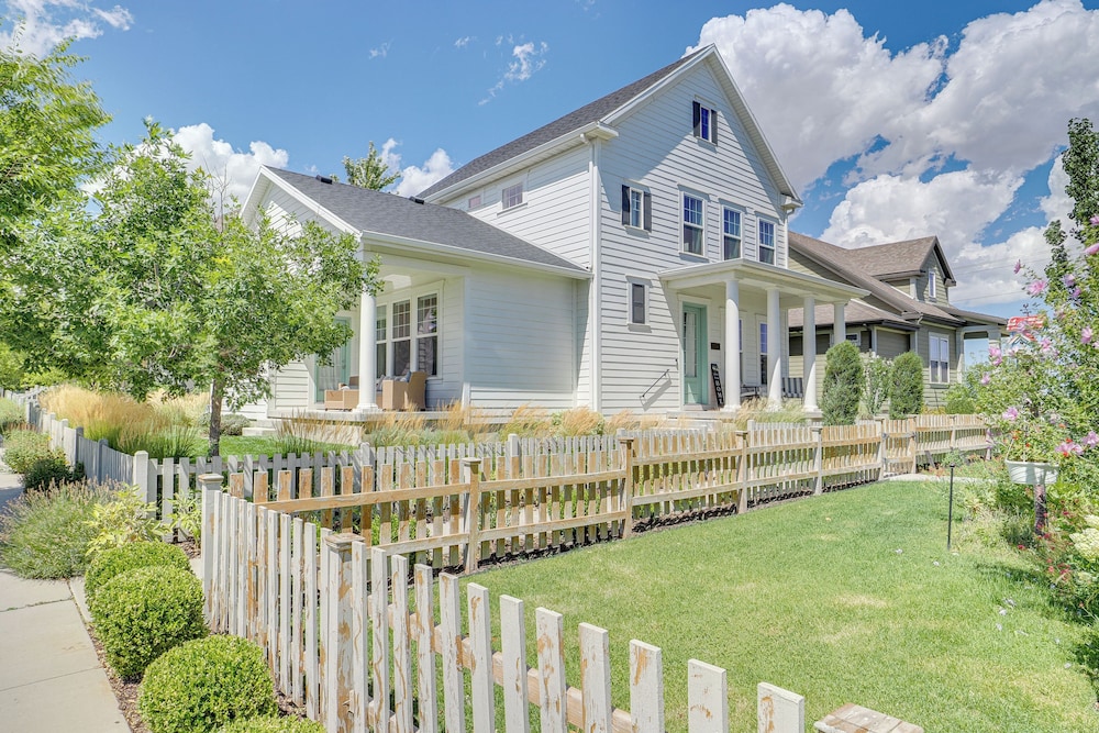 4 Mi to The District: Family Home w/ Tennis Access