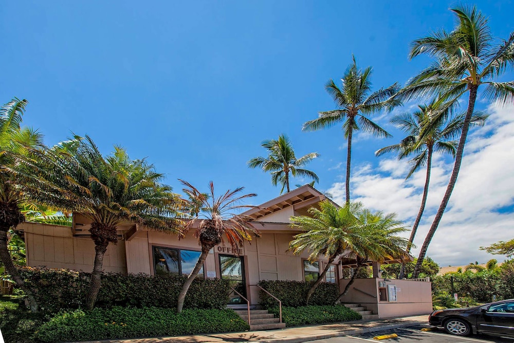 Budget Friendly - Kihei Akahi C-608, Ocean Views, Short Walk to Kamaole Beach II