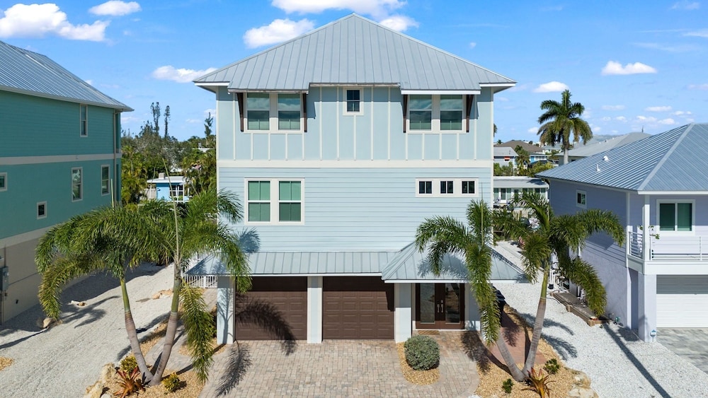 143 Catch And Relax: 5br Home W/ Pool & Spa! 5 Bedroom Home