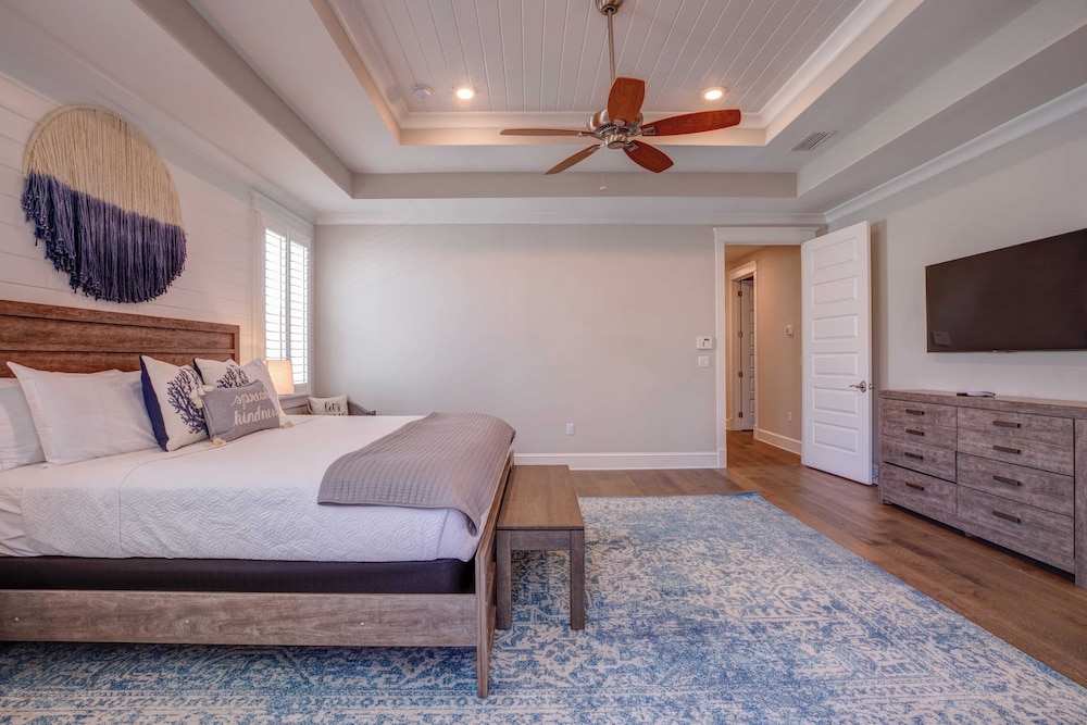 Coconut Cove by Avantstay Deck w/ Hot Tub, Access to 2 Pools