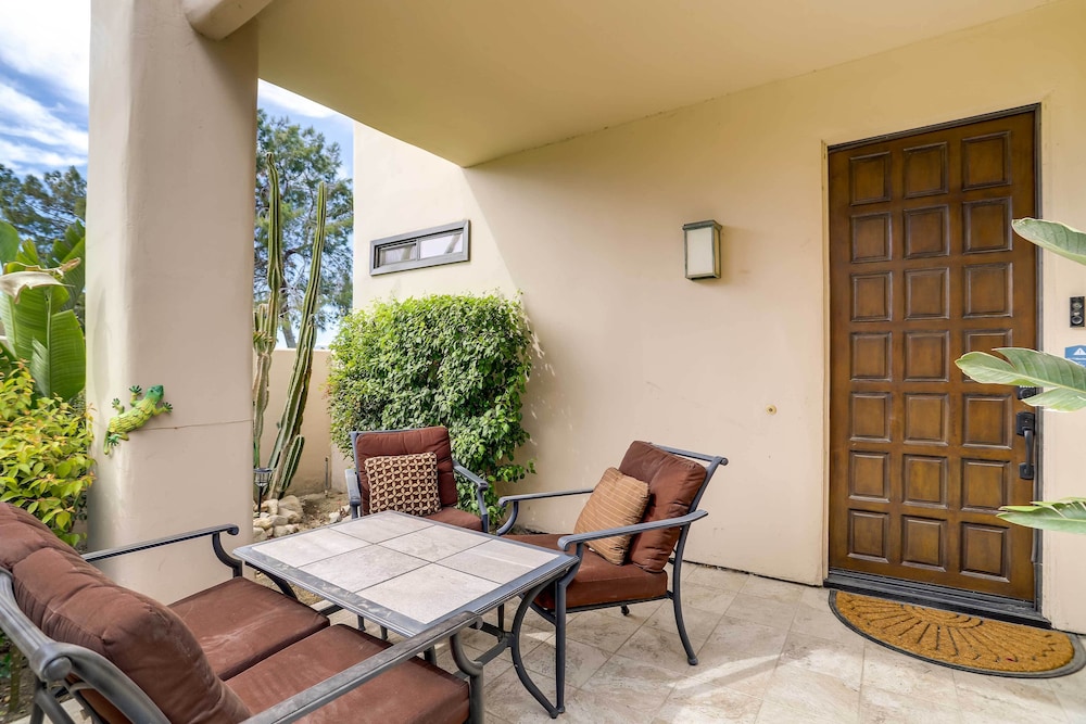 Golf Haven w/ Pool Access - 5 Mi to Palm Springs