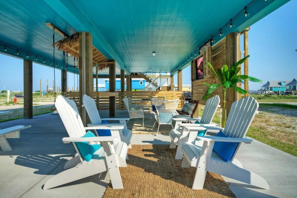 Sleeps 24 2 Homes, Priv Pool, Swing Bar, Patio Lounge Near Nature Preserve