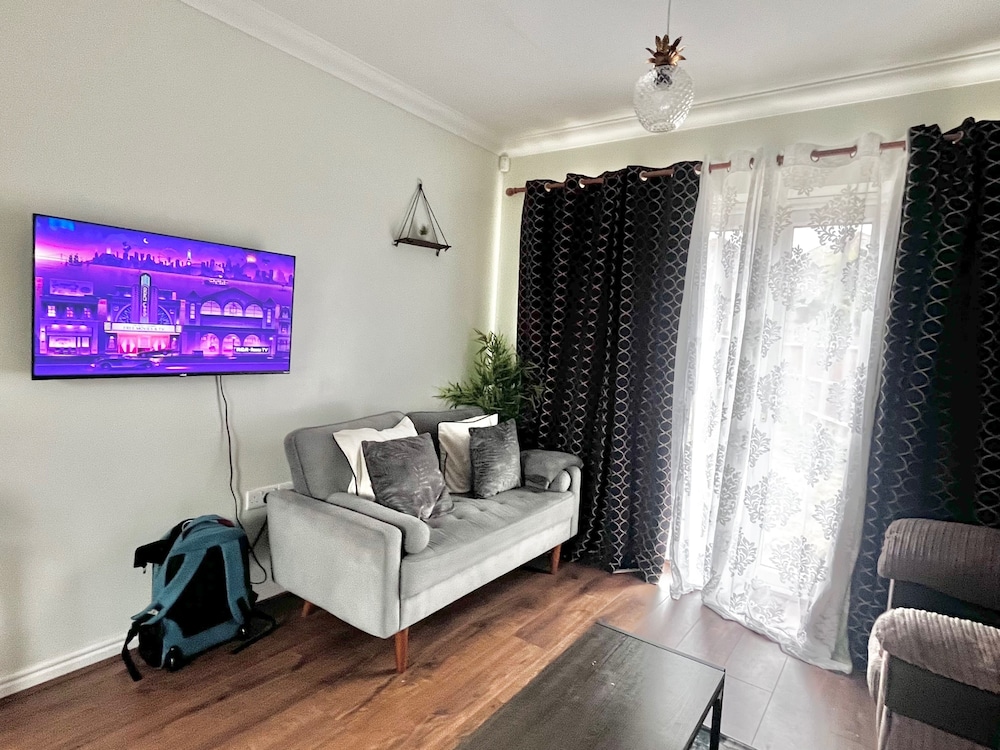 Canterbury Charm - Spacious 4 Bedroom House