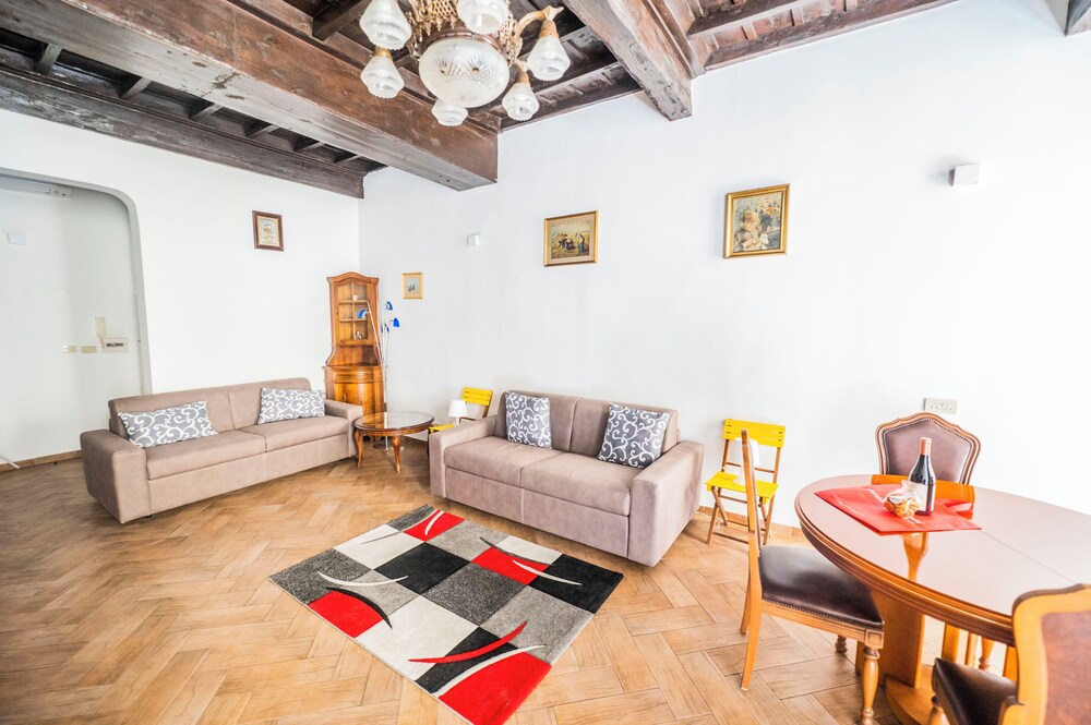 Campo De' Fiori Apartments