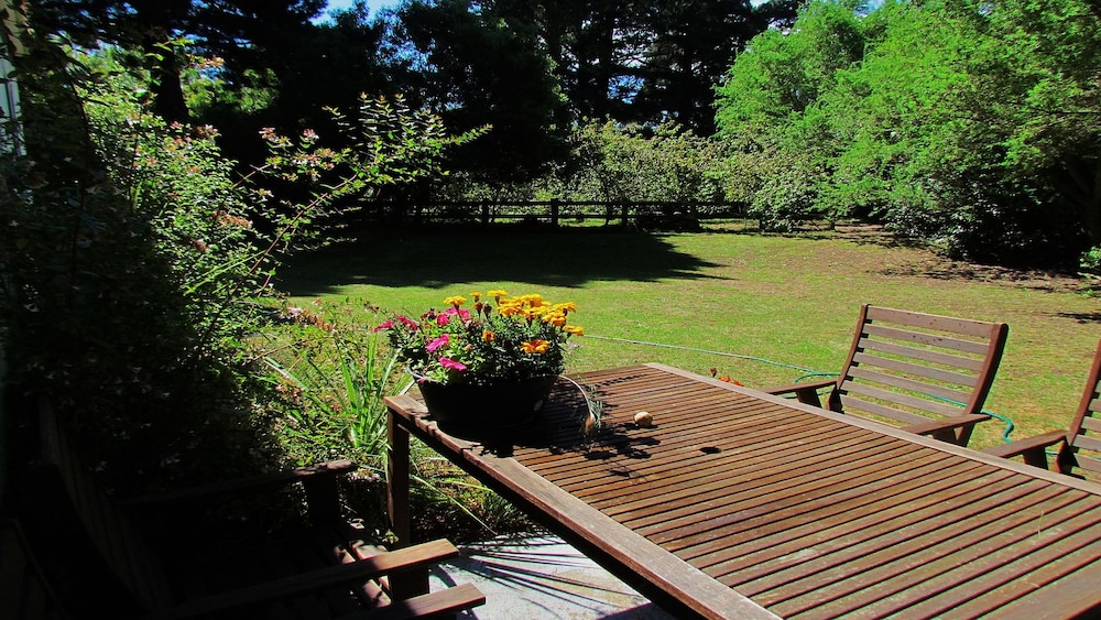 Christchurch City & Country Cottages - Nut Point Cottage