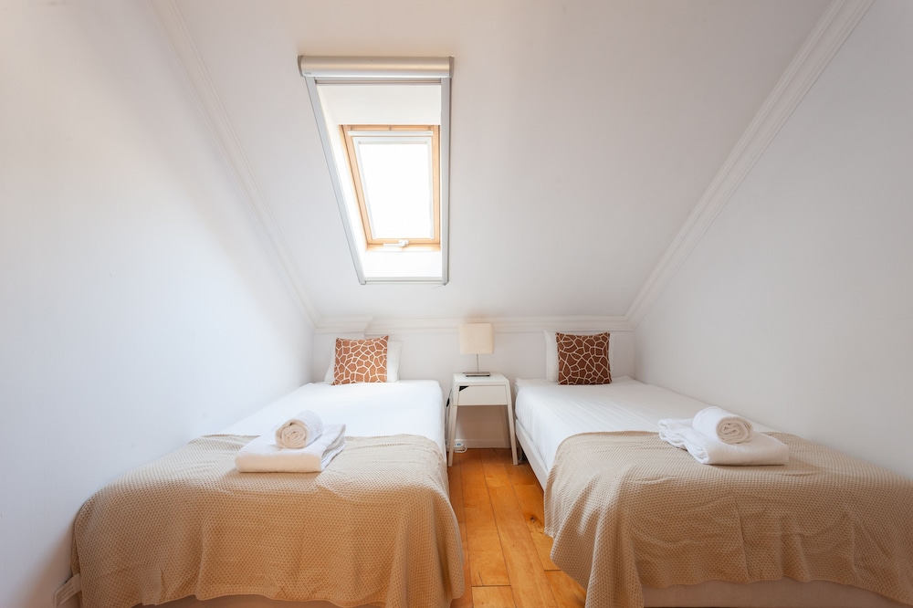 Liberty Penthouse Three-Bedroom Apartment - by LU Holidays