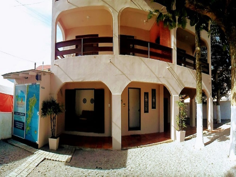 Ingleses Residence