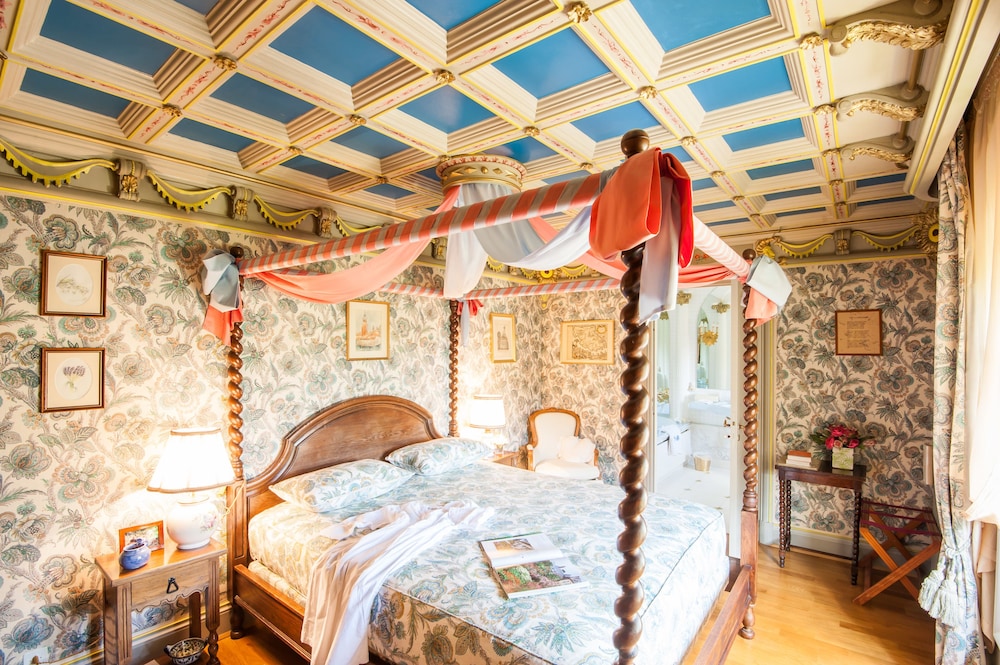 Le Petit Manoir Des Bruyeres view 3