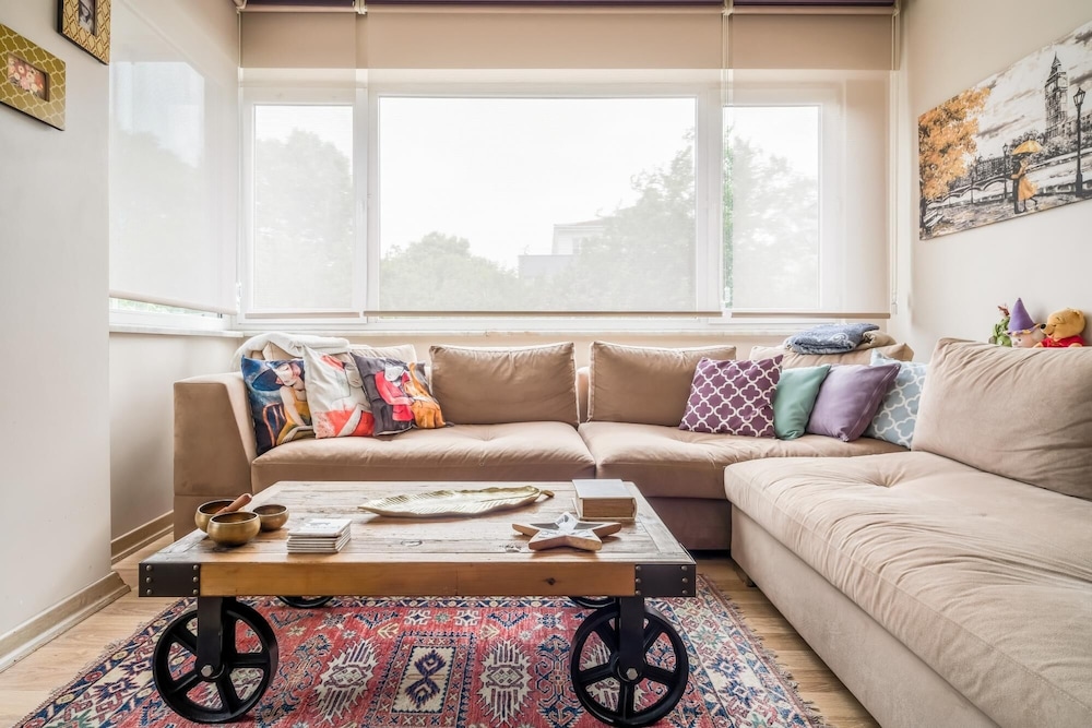 Charming Flat w Balcony 5 min to Zorlu Center
