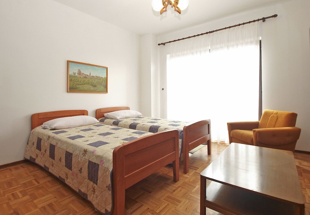 Apartment 1583 view 4