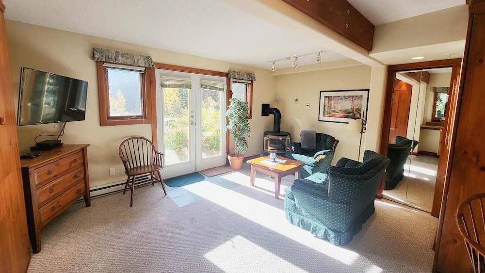 Sun Peaks Vacations - Timberline Village 46 4 Bedroom Home - Property Image 18