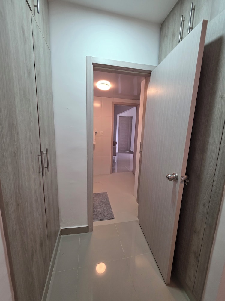 Modern Apartment 5 min From the Airport