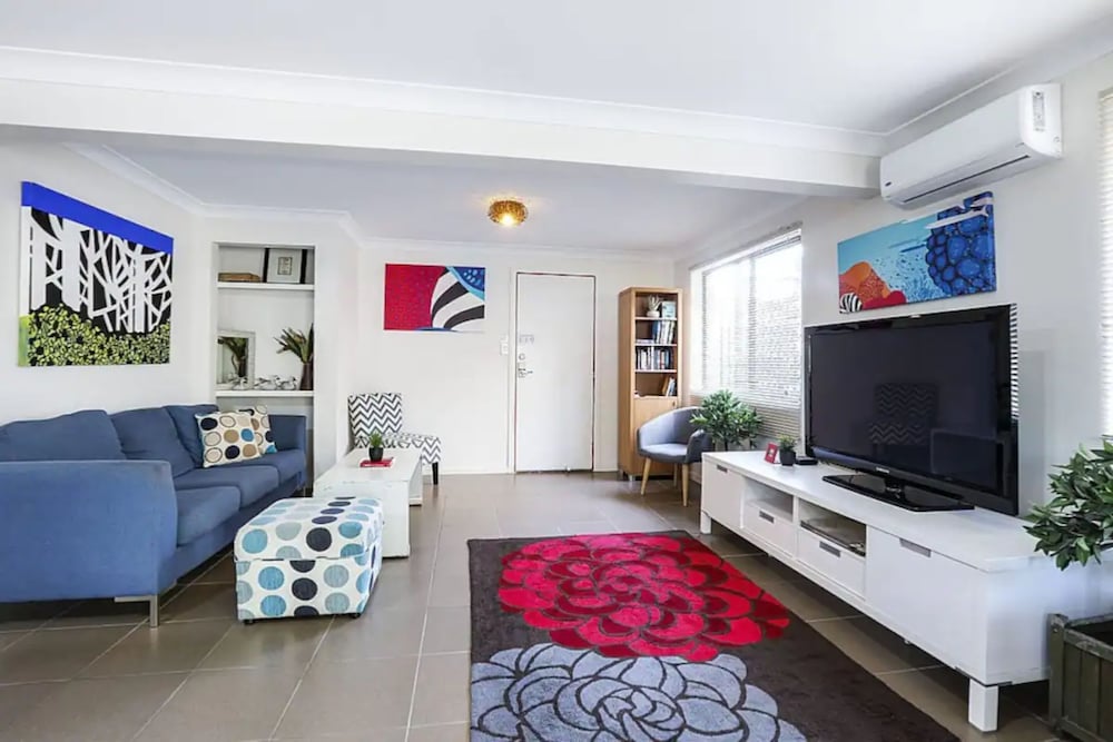Cheerful 3 Bedroom Home in Ashmore