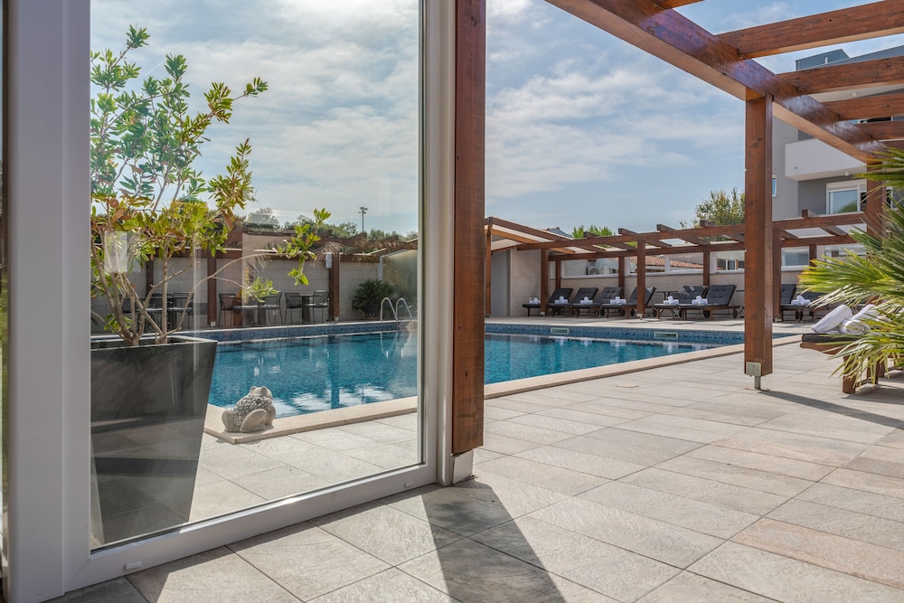 Aparthotel Plat