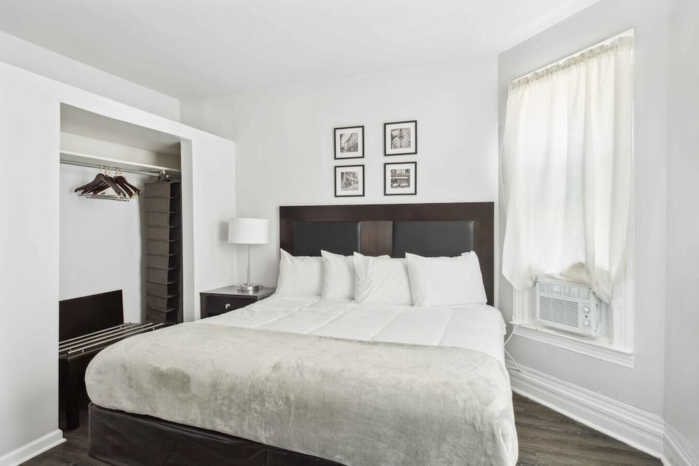 Downtown Detroit Gem 3 Bedrooms & Culture!
