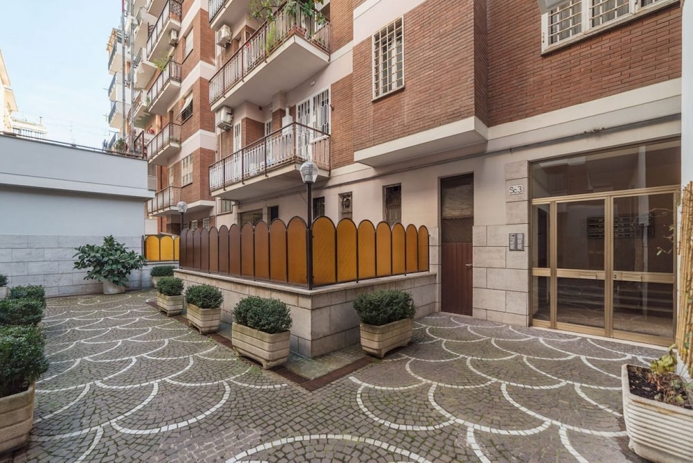 Pigneto & Malatesta Subway Flat
