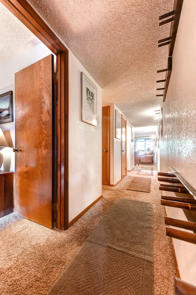 Mountainside Condominiums by CRMR