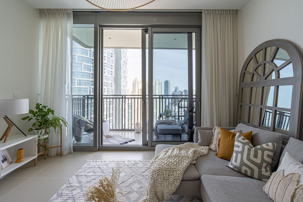 HiGuests - EMAAR 52-42