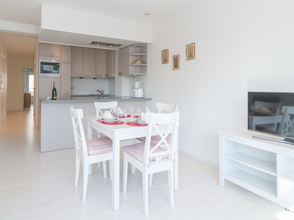 Apartment in Ostend by the Beach