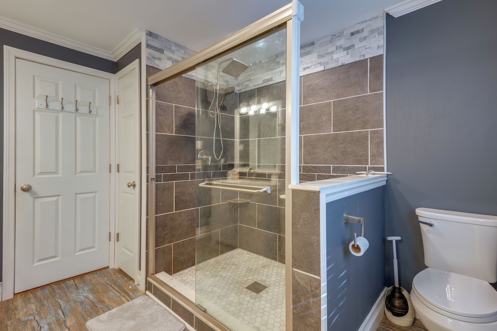 Ski, Golf & Hike: Spacious Dover Retreat!
