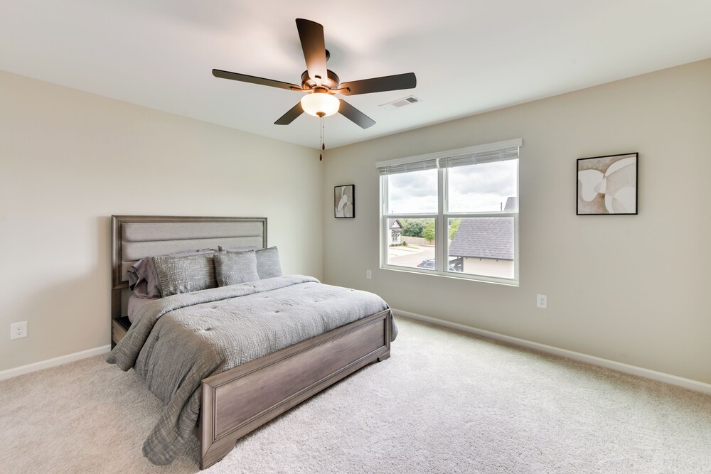 5 Mi to Auburn University: Sleek Townhome w/ Patio