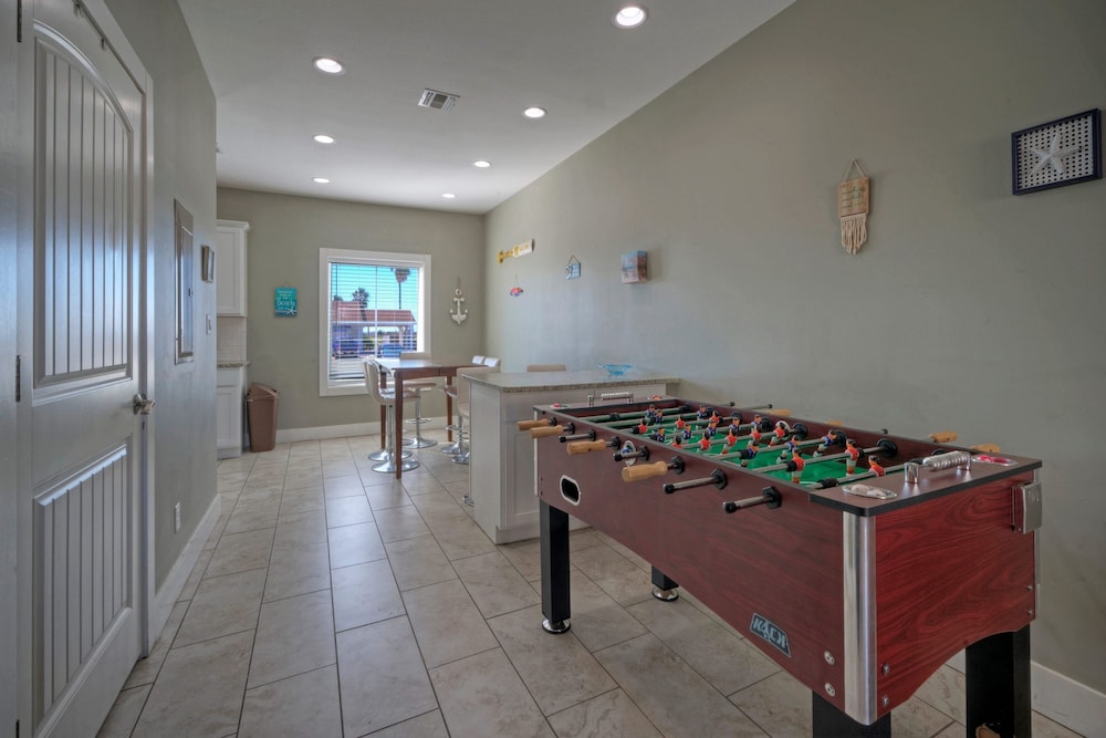 Ridley Retreat Community Pool Mins to the Beach Corpus Christi Port A