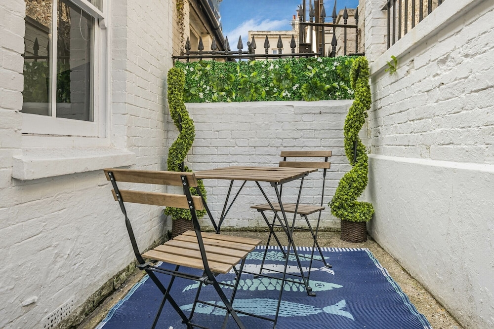Brighton Courtyard boutique