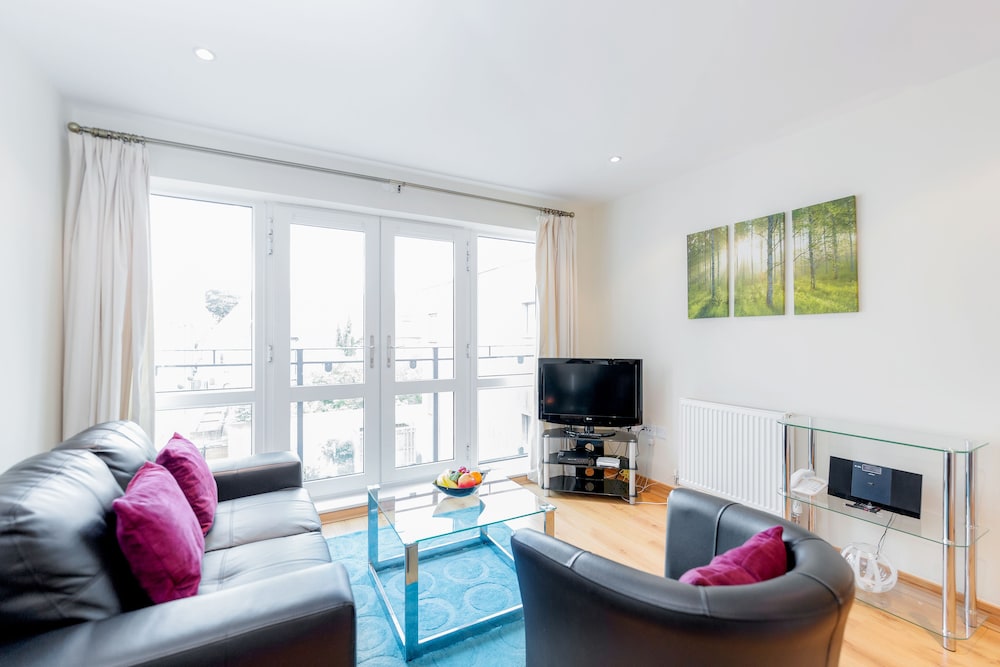 Guildford Vacations - Roomspace Apartments -Westnye House - Property Image 11