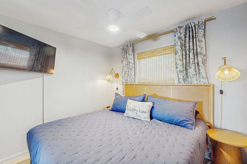 Entire House - Serenity in Surf City