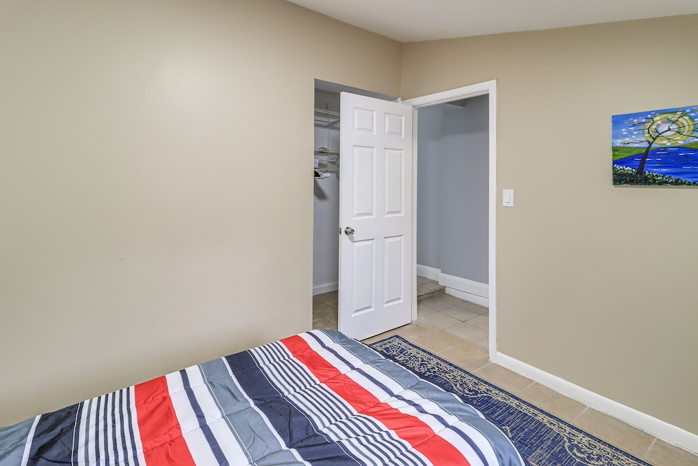 Farmington Hills Vacation Rental, 20 Mi to Detroit view 5