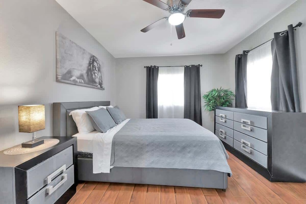 Updated Cozy Home Centrally Located pet Friendly
