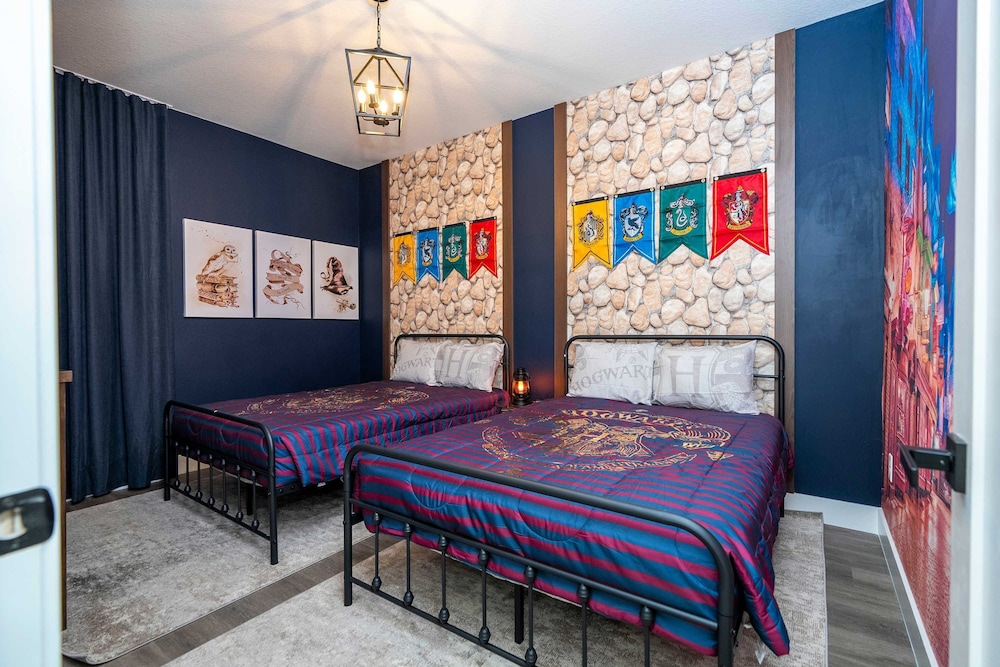 Luxury Stay Near Disney Themed Rooms
