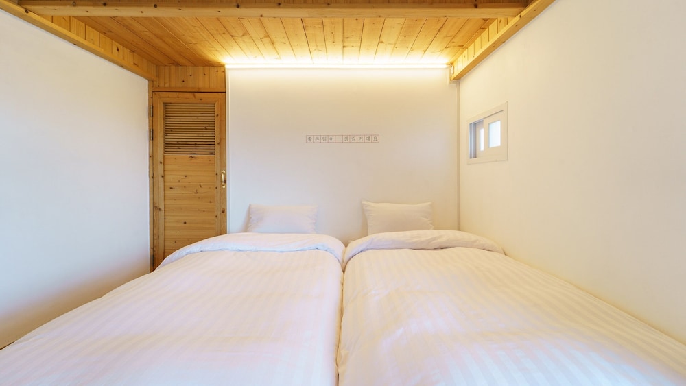 Sokcho Donbangseock Pension