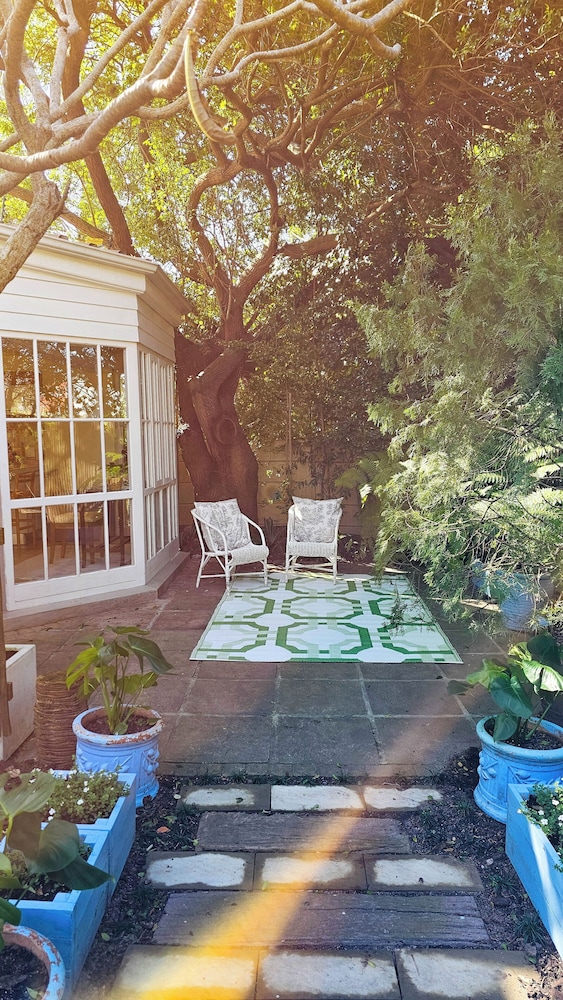 Cheerful Cottage set in Beautiful Garden