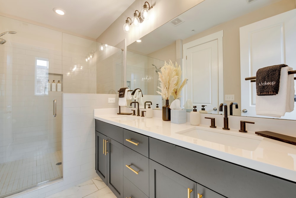 Chic Atlanta Vacation Rental ~ 1 Mi to Downtown!
