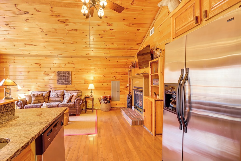 1 Mi to Nottely Lake: Home w/ Furnished Deck!