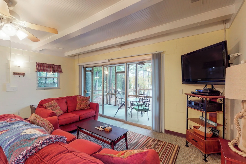 2BR Lakefront Lake Murray Home w/ Dock & Deck